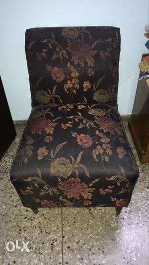 2 Single seater sofas in good condition
