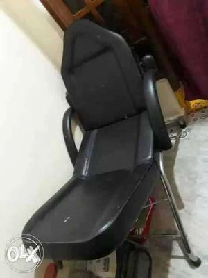 Beauty parlour chair in good condition. we r