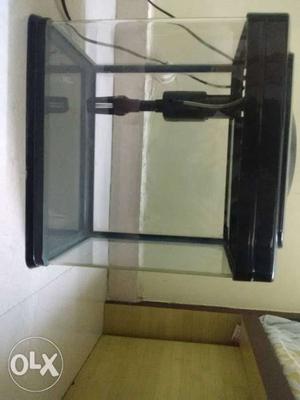 Fish tank with automatic cleaning