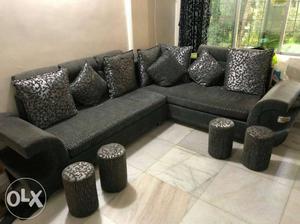 L Shape sofa Very Good Condition 8 pillows with 4