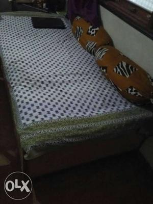 Single bed in best condition can be used for