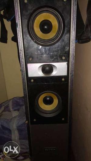 2.1 tower speakers in good condition