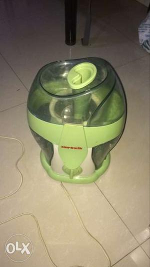 Juicer for sale in good condition and working