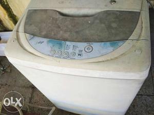LG automatic washing machine in working