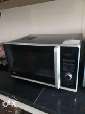 LG fully functional 30 ltr Microwave Oven.