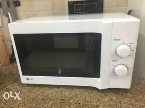 Lg SOLO microwave 15 litres. 5 years old. working.
