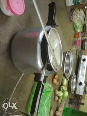 Round Gray Stainless Steel Cooking Pot