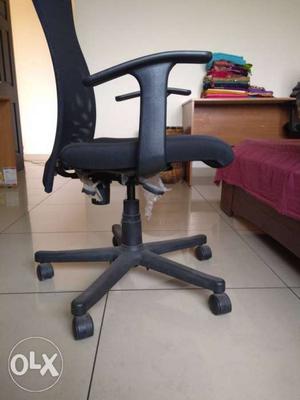 17 Office chairs with adjustable height and