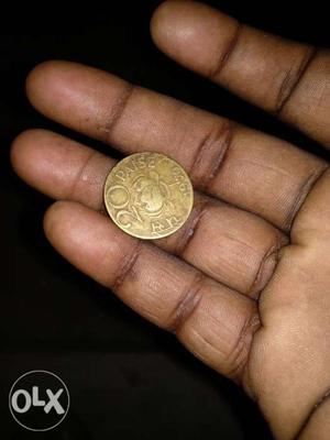 20pause coin of s in gold colour