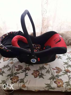 3 months old baby carry cot from Me n Moms..if