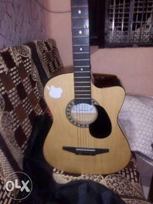 Begginers guitar 2 month old brand new condition
