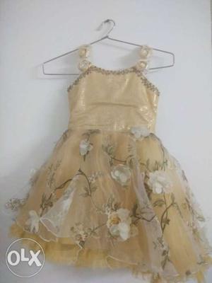 Girls party wear frock.size 22 for 4 to 5 years.