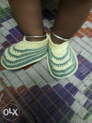 Hand made babies woolen shoes made on order