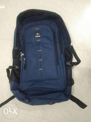 Navy blue travel backpack (large)