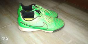 Nike original Green Color Shoes. Boys age 7-8 years size UK
