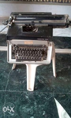 REMINGTON, typing machine,not in use since