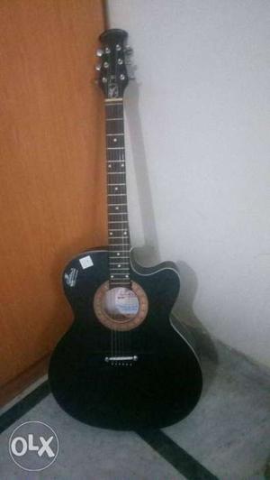 Signature black guitar very good condition only 4