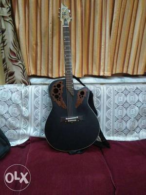 This is a yemaha acoustic guitar and only 1 yr