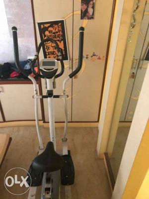 Urgent sale of elliptical cross trainer machine for full