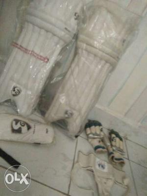 White Leather Shin Guard And Gloves