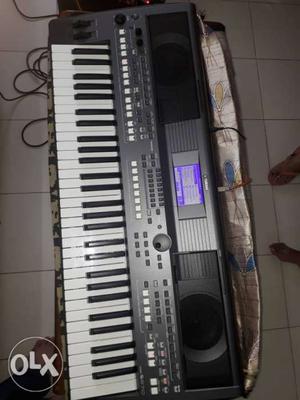 Yamaha psr s 670 in showcase conditions