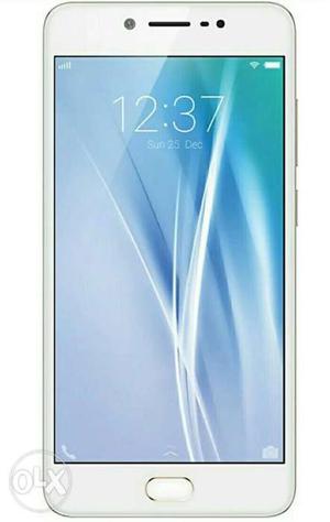 1 year old Vivo V5 in awesome condition no