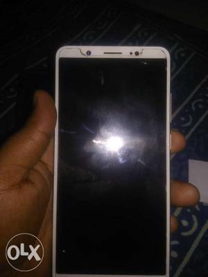 6 months old Gold Colour Vivo V7 Plus with All