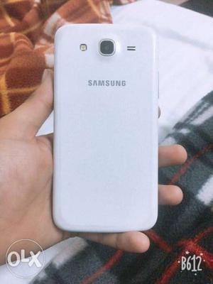 A Samsung phone in good condition only phn...