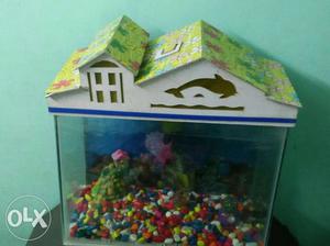 Fish tank with covered top and colour stones