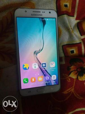 Samsung galaxy j7 neat condition with charger