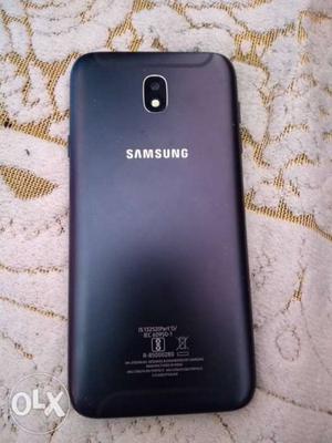 Samsung j7 pro 6month used with original charger, hadephone