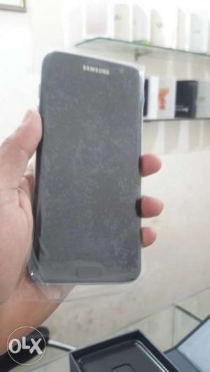 Samsung s7edge 32 gb barnd new phone and with box