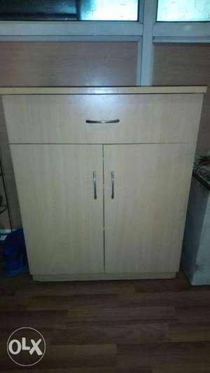 2 wooden cabinets for sale in good condition