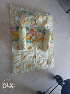 Baby sleeping bed with two pillows and two