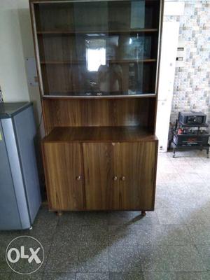 Crockery cabinet in Good condition