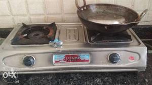 Fully gas stove with complete regulator only 6 month old