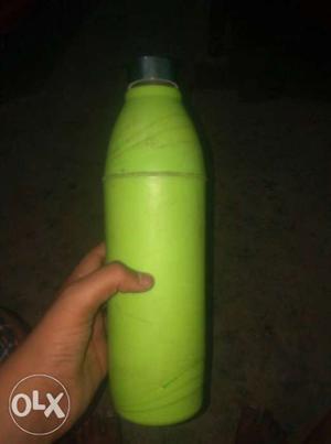 It is a Milton water bottle it keep water cool