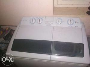 LG washing machine Top loding it's in good condition