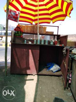 Rectangular Red And Yellow Food Stall Counter