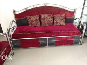 To sale sofa with 02 chair