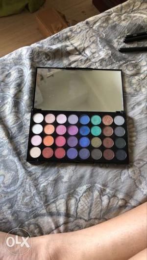 32 eyeshadow palette by makeup revolution, 2-3