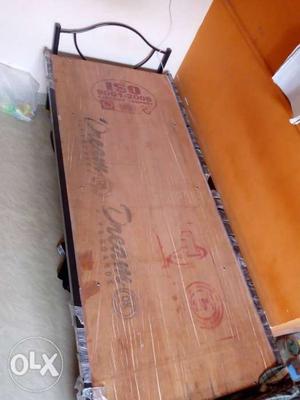4 month usedsingle bed cott,wooden bed,steel stand,