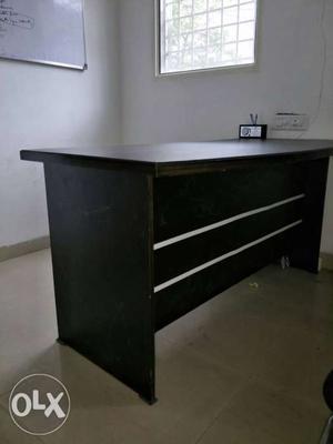 5x2.5 table with brand new condition,
