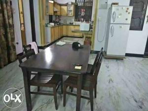 6seater imported dinning table Only 1.5 years old.