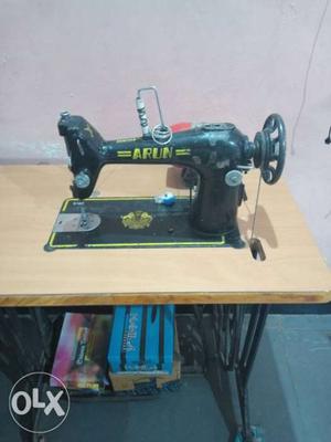 Black And Green Arun Sewing Machine