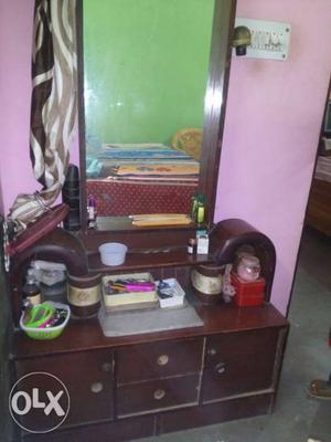 Dressing table good condition and clear mirror no