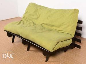 Futon solid sofa come bed