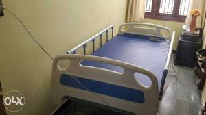Medical cot with matrices with warranty