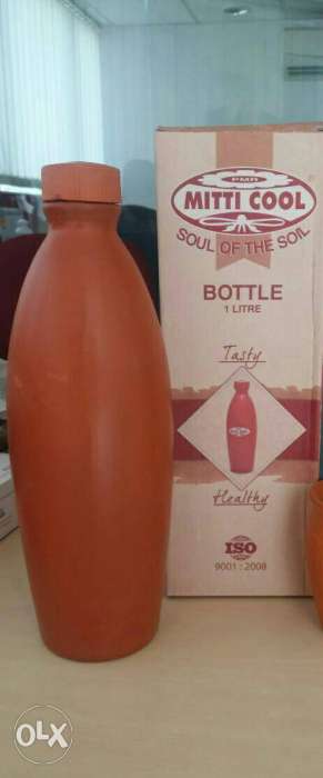 Mitticool 1liter Clay Bottle with rubber cap.