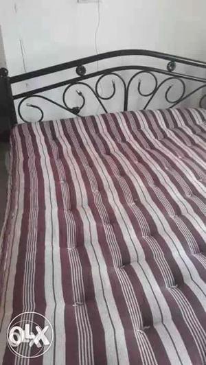 Queen size Wrought Iron bed 5ft×6ft. without